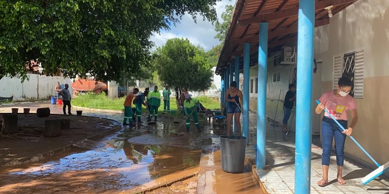 Chuvas na Bahia: temporal deixa idosos desabrigados e derruba muro de cemit�rio municipal na regi�o oeste