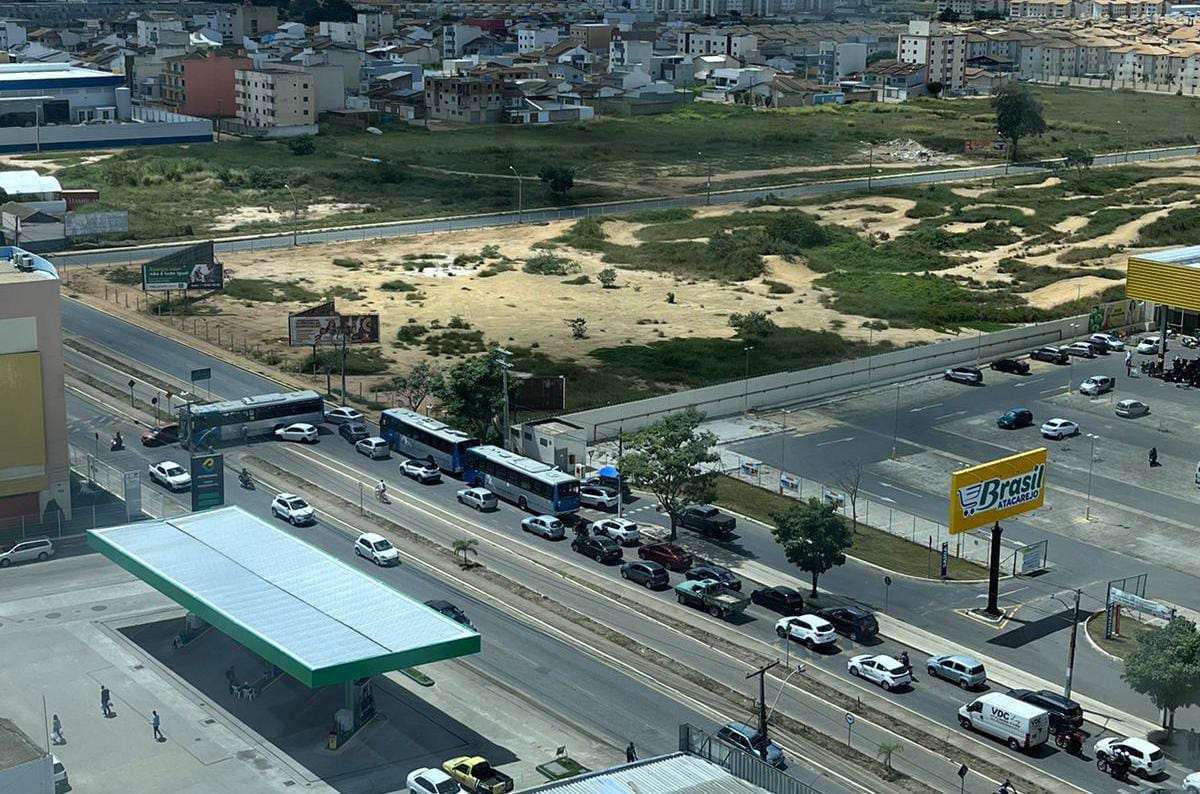 URGENTE: Mais um acidente envolvendo �nibus na Juracy Magalh�es