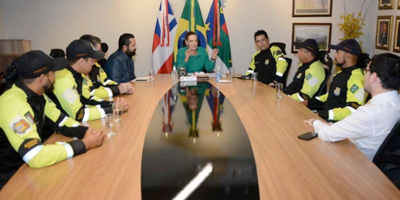 CONQUISTA: Agentes de tr�nsito apresentam minuta de estatuto da categoria � prefeita