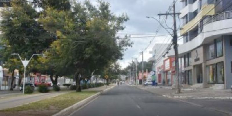 Homem faz amea�a mostrando tornozeleira eletr�nica em Vit�ria da Conquista