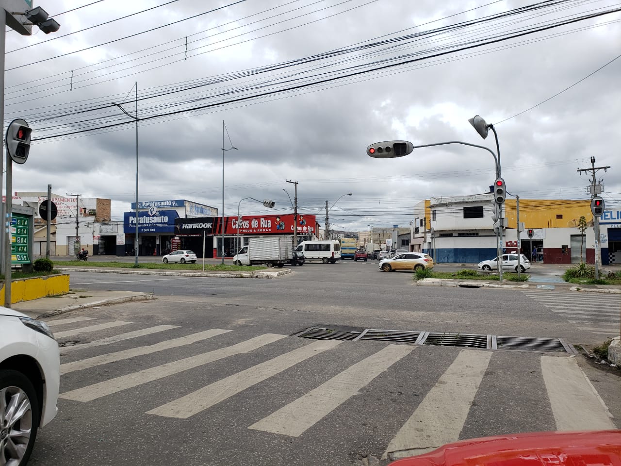 VOZ DO POVO: Muita reclama��o sobre perigo na Av. Cuiab�