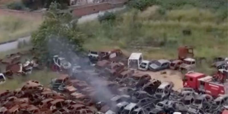 Fogo no Complexo Policial: Inc�ndio destr�i ve�culos apreendidos em Vit�ria da Conquista