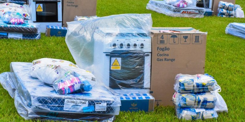 Itapetinga: Desabrigados pela chuva vendem doa��es entregues pela prefeitura nas redes sociais