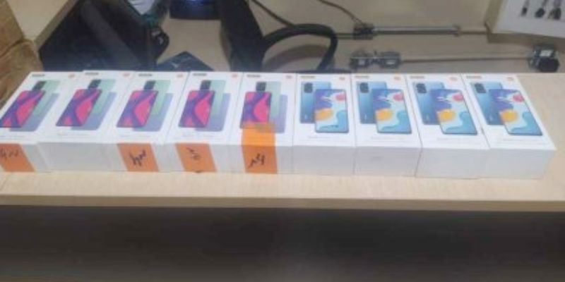 Pol�cia apreende carga de celulares Xiaomi sem nota fiscal