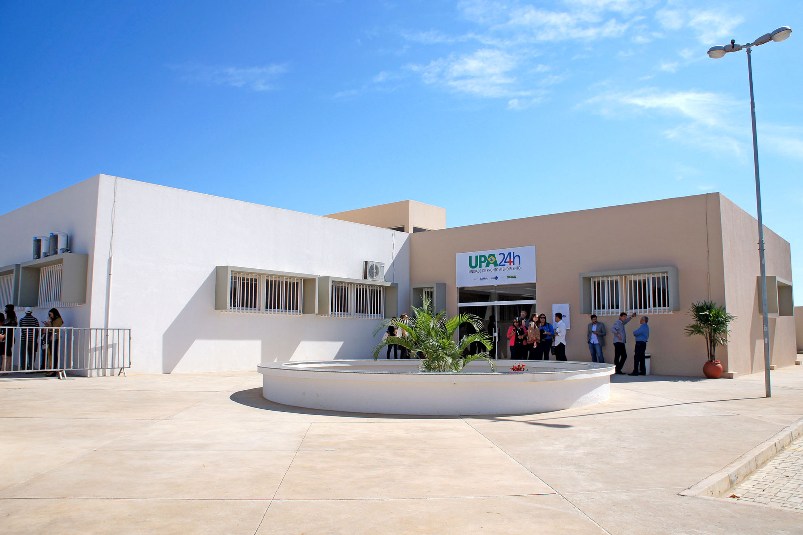 CONQUISTA: Homem se revolta com falta de atendimento, quebra tudo na UPA e � preso