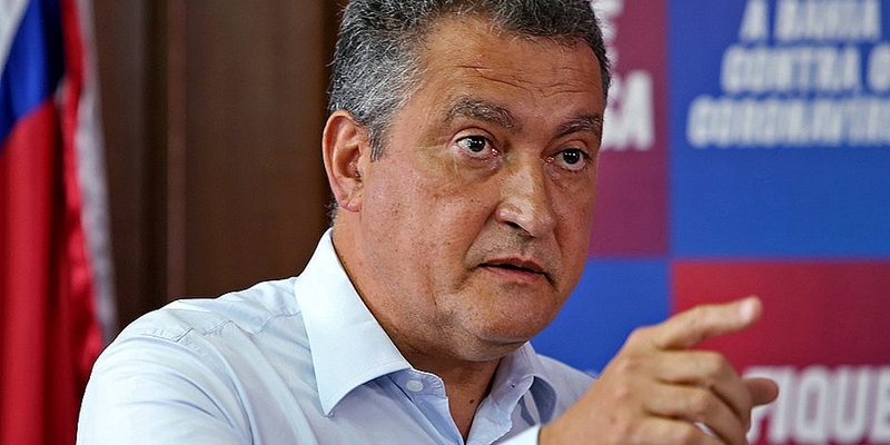 Funcion�rios p�blicos que n�o se vacinaram j� come�aram a ser demitidos, diz Rui Costa